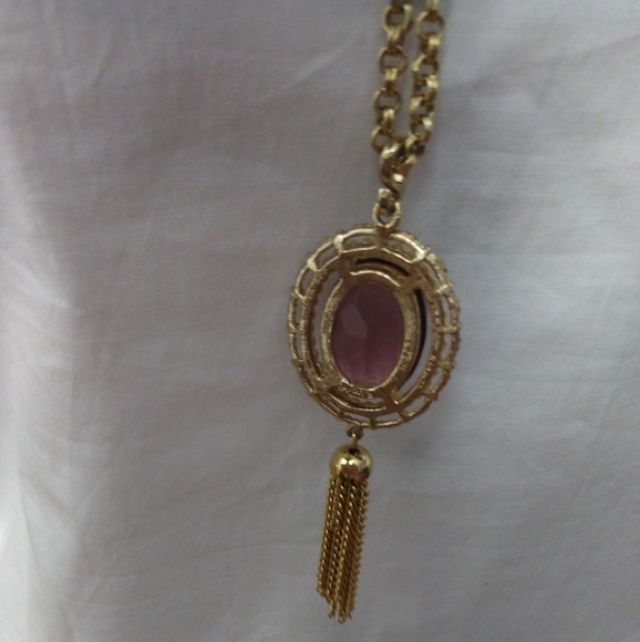 1972 Vintage Avon Faux Amethyst Gemstone Gold Tone Pendant Necklace 30" Chain - Picture 3 of 8